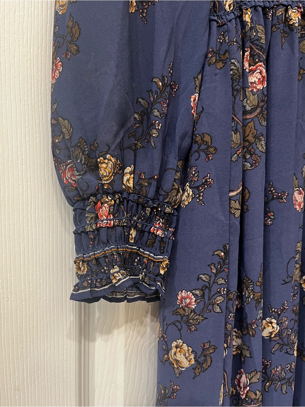 Max Studio Romantic Floral Maxi with Tiered Skirt Blue Floral Size Medium - Picture 8 of 9